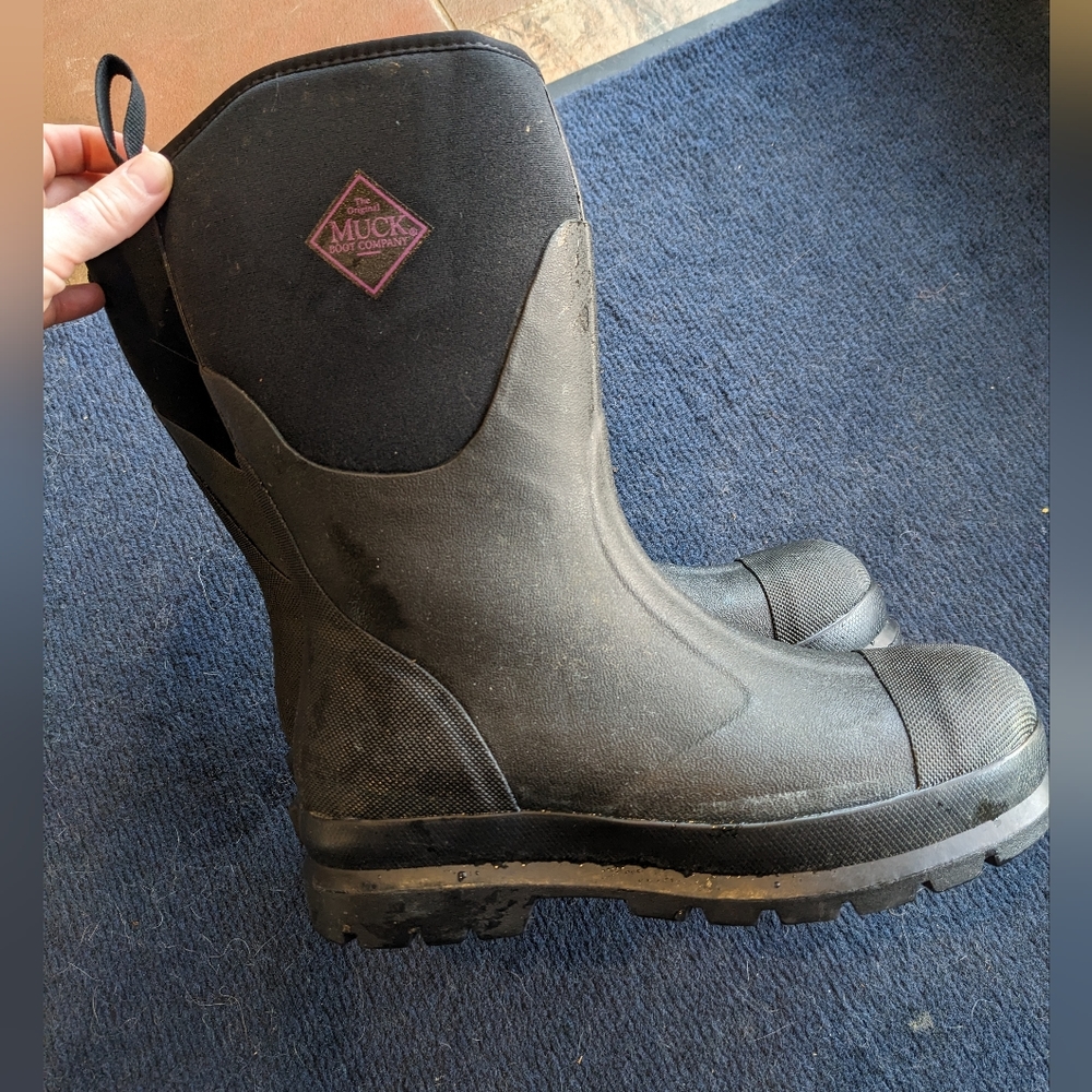 Women's mid rise muck chore boots sz 9